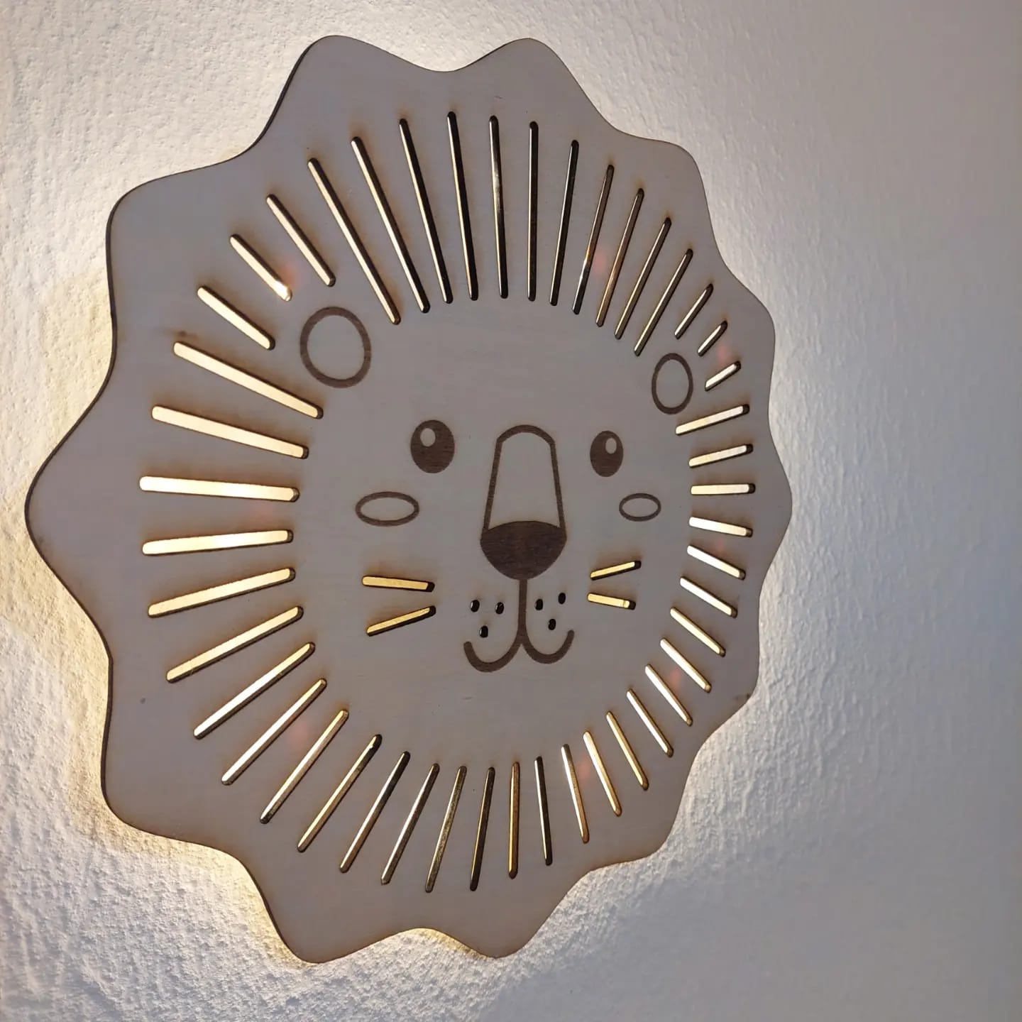 Wandlampe für Kinder aus Holz personalisiert