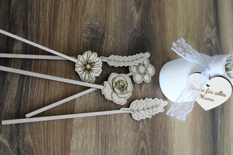 Handgemachte Vase personalisierbar, Geschenk für Mama, Geschenk für einen besonderen Menschen, Vase mit Trockenblumen oder Holzblumen