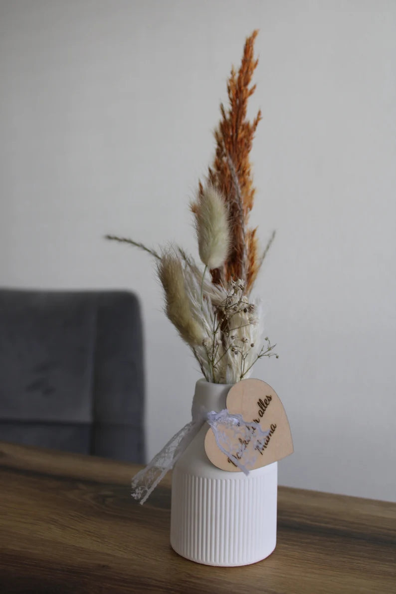 Handgemachte Vase personalisierbar, Geschenk für Mama, Geschenk für einen besonderen Menschen, Vase mit Trockenblumen oder Holzblumen