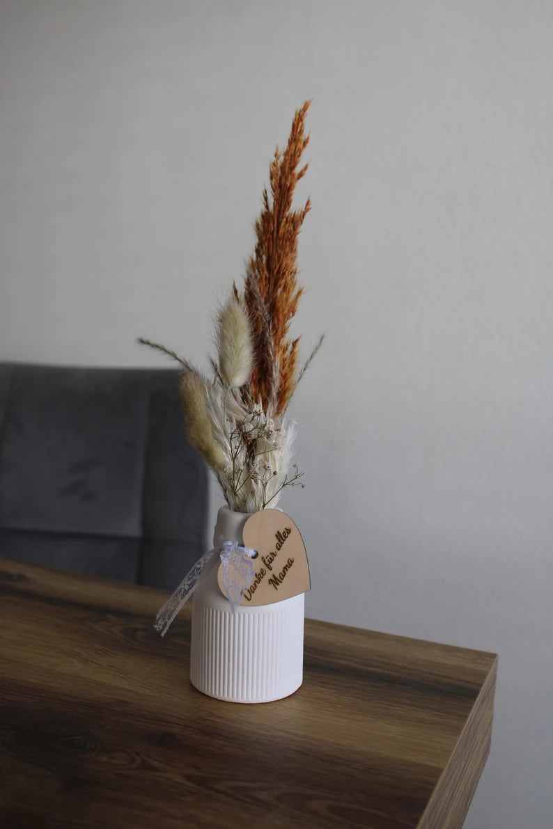 Handgemachte Vase personalisierbar, Geschenk für Mama, Geschenk für einen besonderen Menschen, Vase mit Trockenblumen oder Holzblumen
