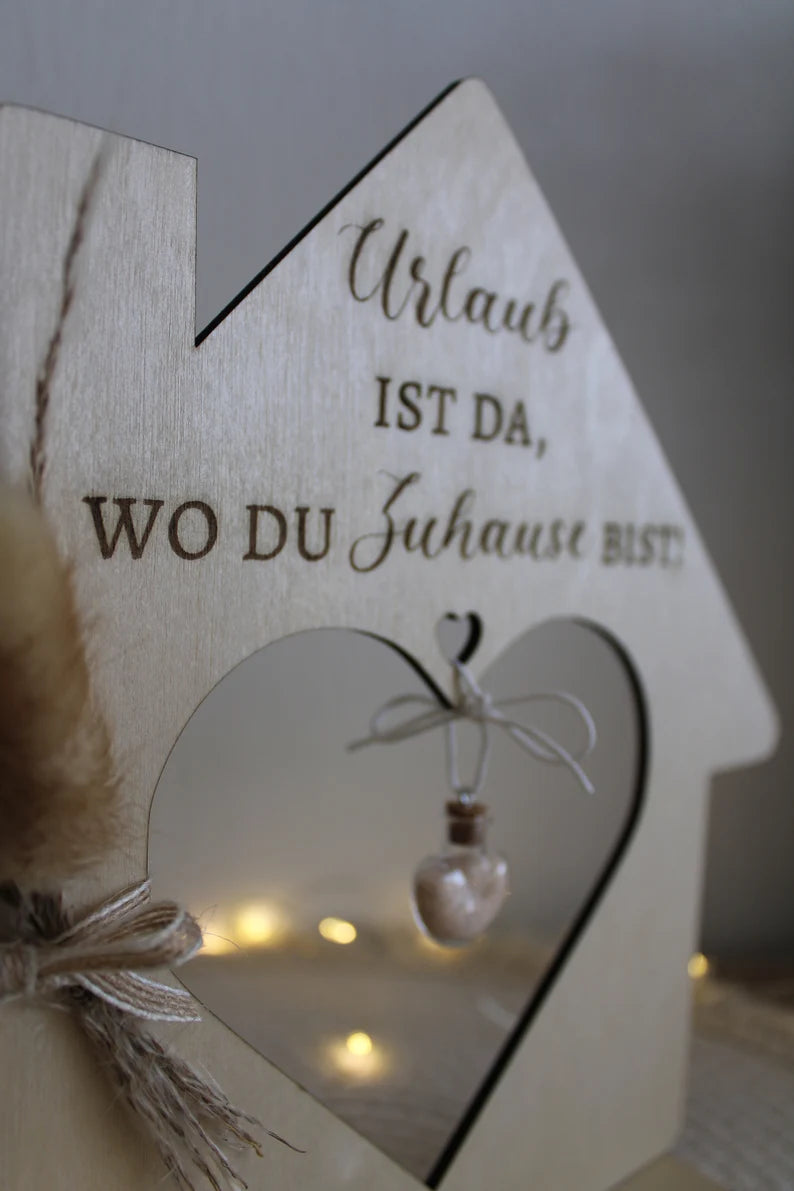 Urlaub Zuhause Dekoration, Einzugsgeschenk mit Trockenblumen, Hausaufsteller mit Sand, Urlaubsfeeling, Urlaub to go, Urlaub für Daheim, Haus