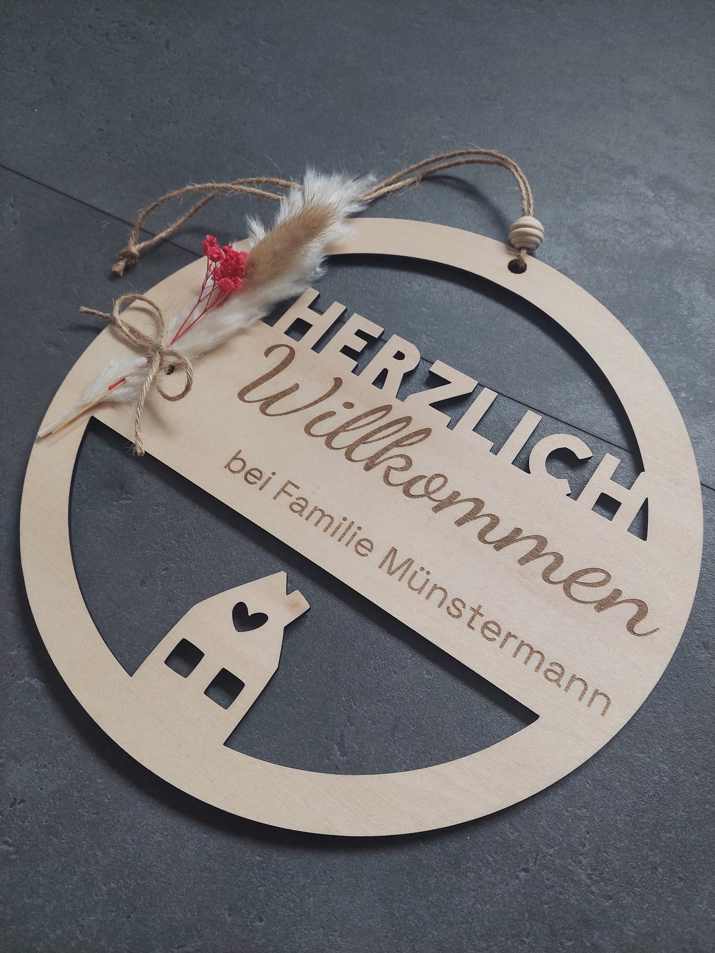 Willkommensschild personalisiert aus Holz