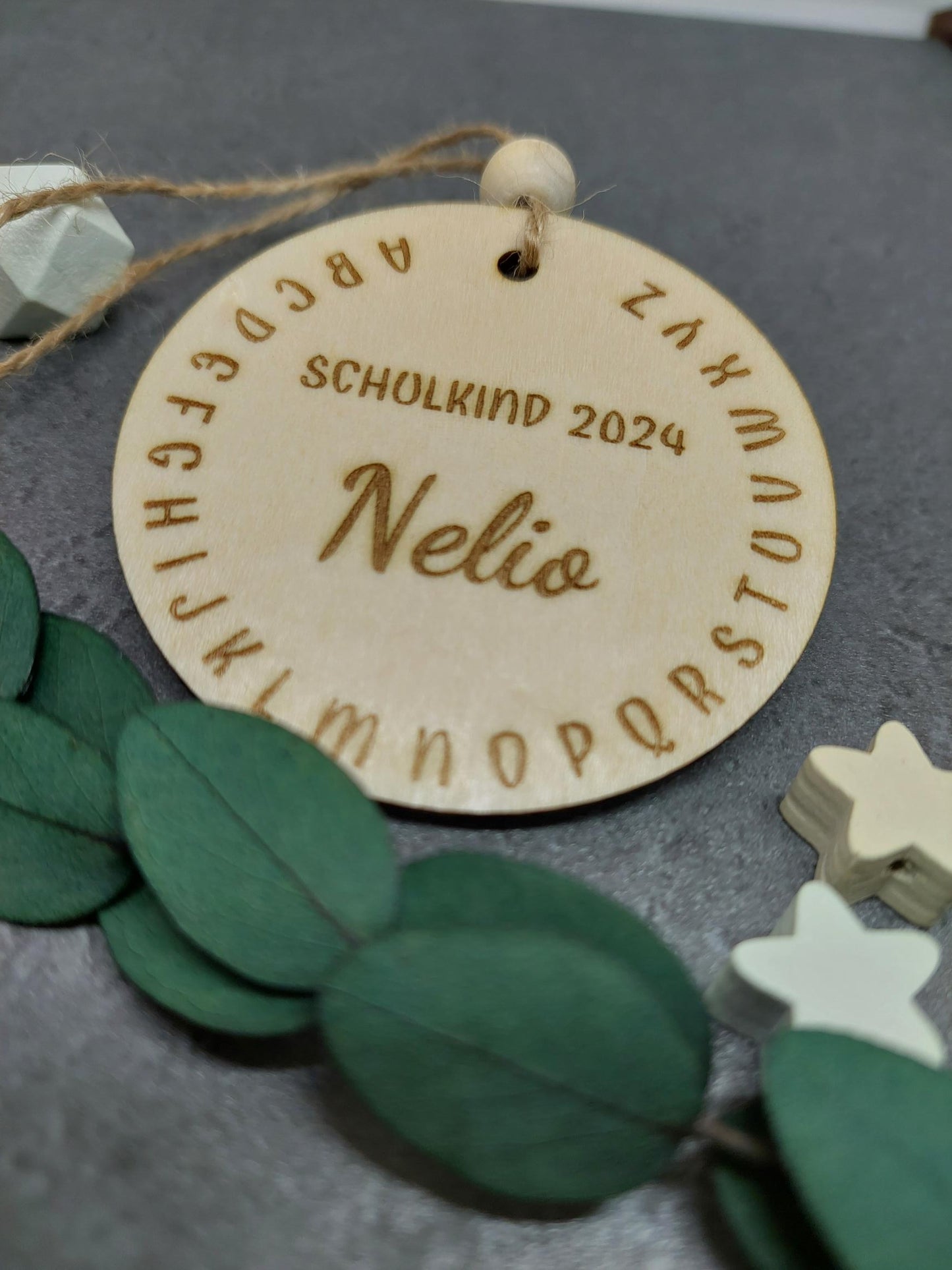 Einschulung Anhänger, Geschenkanhänger Zuckertüte / Namensanhänger Einschulung 2024 / Zuckertütenanhänger aus Holz mit Name, Schulkind