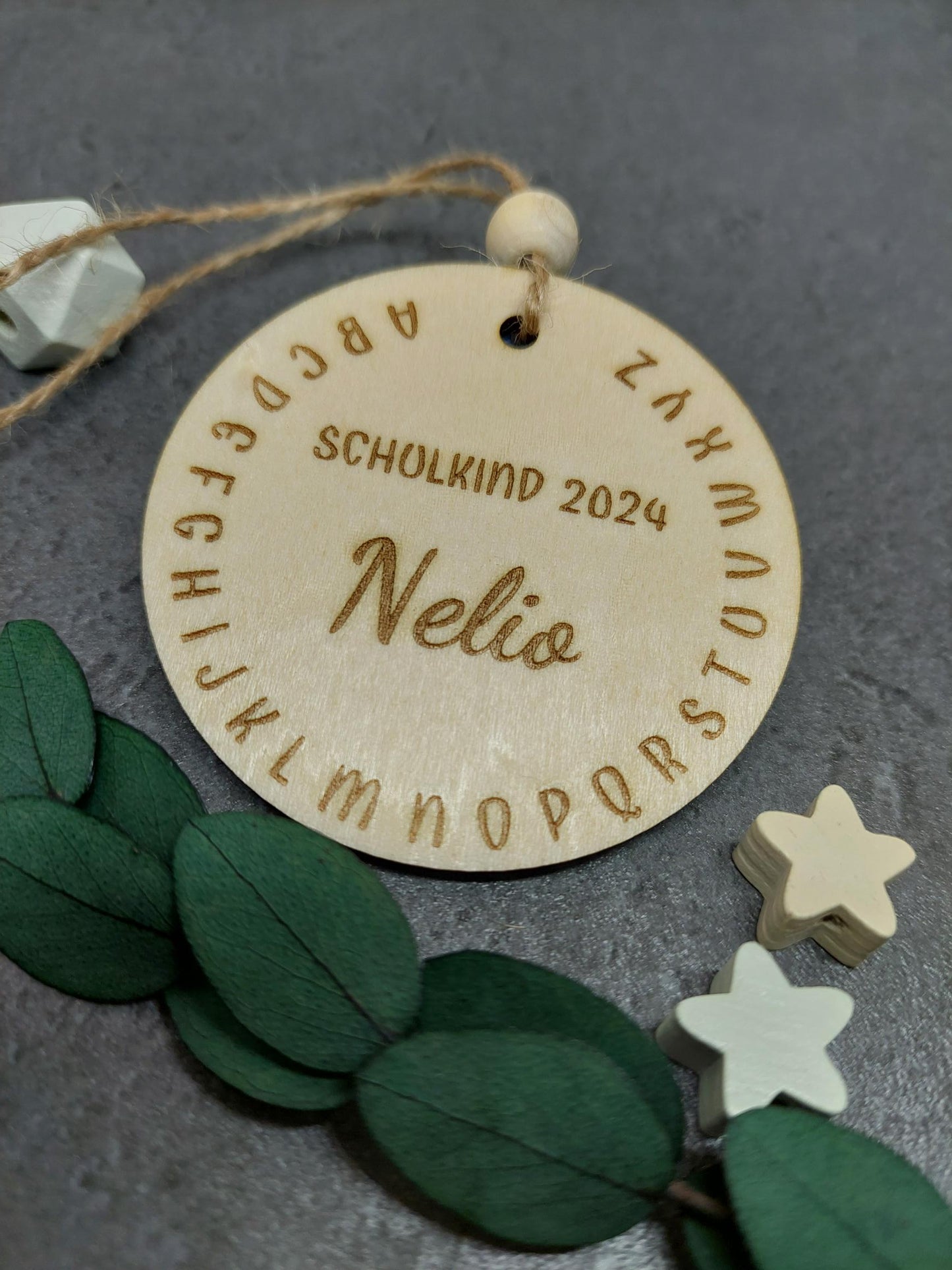 Einschulung Anhänger, Geschenkanhänger Zuckertüte / Namensanhänger Einschulung 2024 / Zuckertütenanhänger aus Holz mit Name, Schulkind