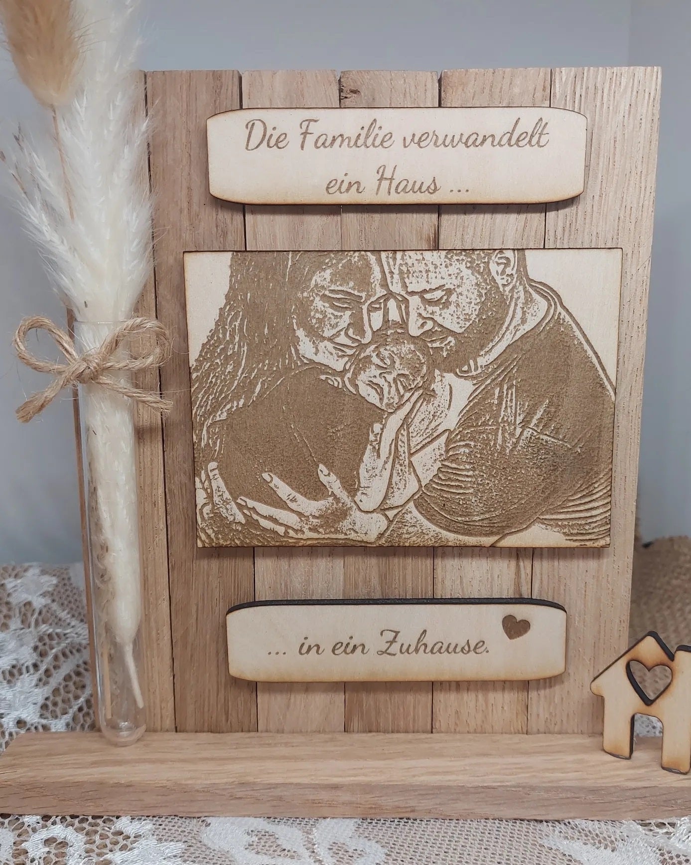 Graviertes Bild in Holz | Gravurbild in Holz | Erinnerungsgeschenk | Liebevolles Geschenk | Besonderes personalisiertes Geschenk | Bild