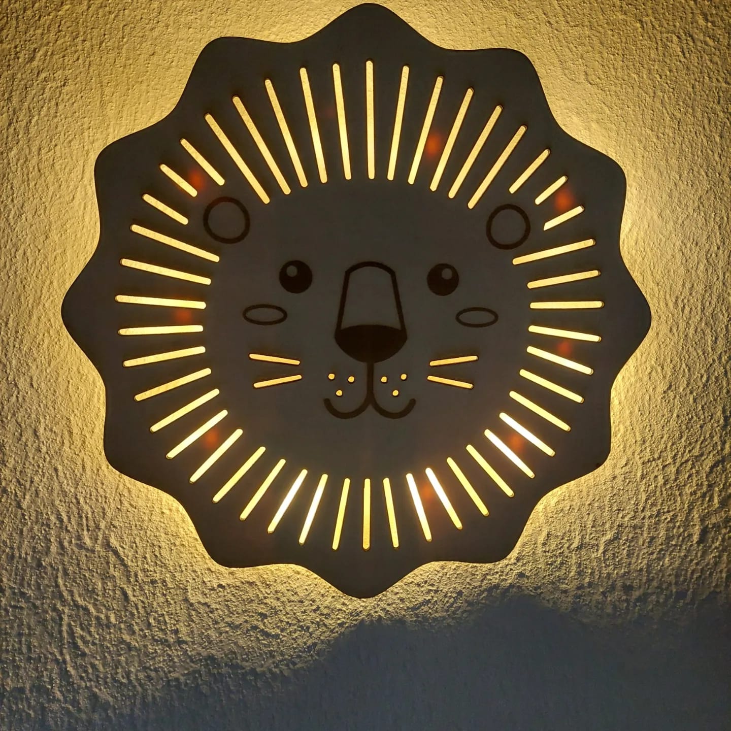 Wandlampe für Kinder aus Holz personalisiert