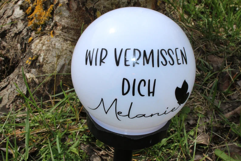 Solarleuchte mit Personalisierung, Lampe Solar mit Namen Spruch Grablicht Erinnerung, Solarkugel Garten, Gartenlicht, Gartenlampe mit Solar